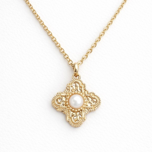 Anthropologie Jewelry - ⚜️ Elegant Gold Pendant Necklace